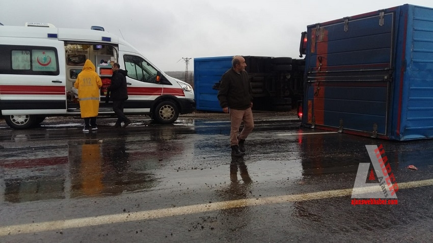 KARGO TIR'I KAZA YAPTI: 2 YARALI