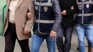 İKİSİ POLİS ÜÇ KİŞİ TEHDİT VE ŞANTAJDAN TUTUKLANDI