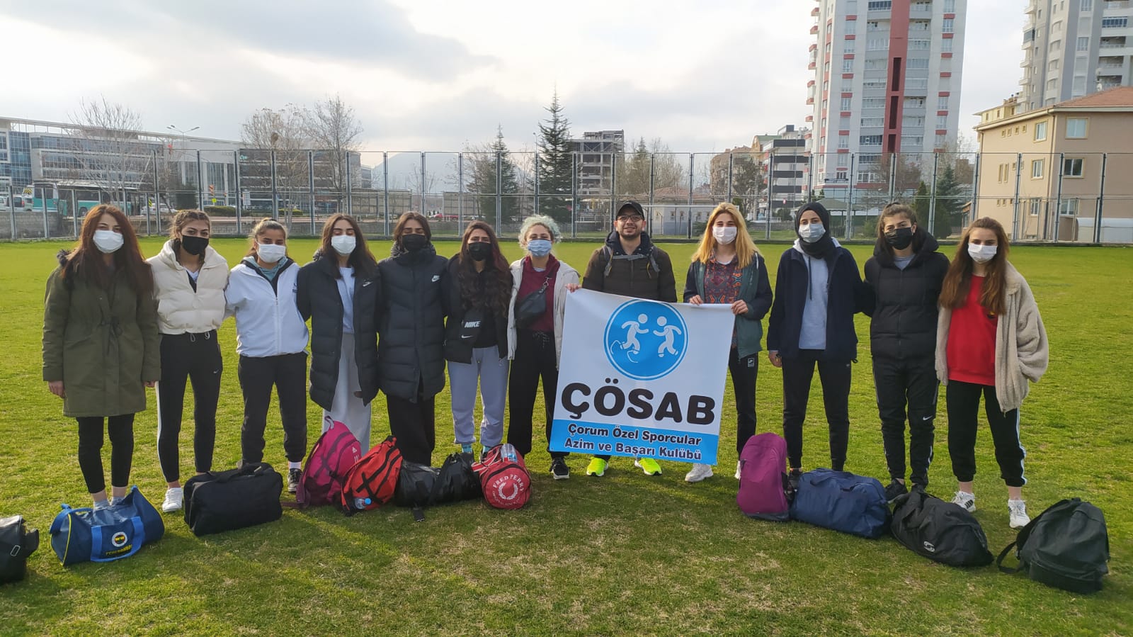 Kadın futbol takımı deplasman için araç bulamıyor