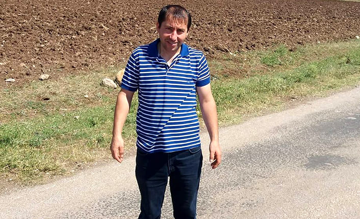 DEMİR YIĞINININ ALTINDA KALDI