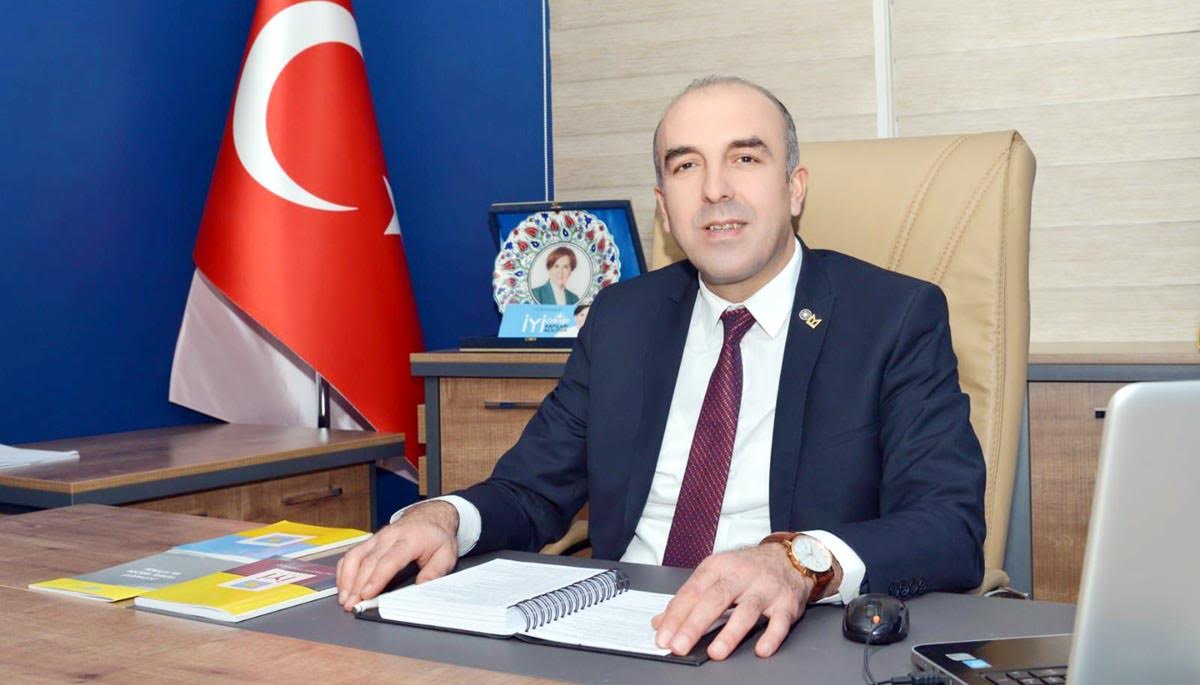Özsaçmacı, ‘Sevgili öğretmenim; senden  öğrendiklerimizle, ilerliyoruz’