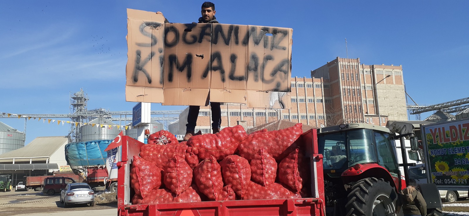 SOĞAN ÜRETİCİLERİ ALACA'DA EYLEM YAPTI