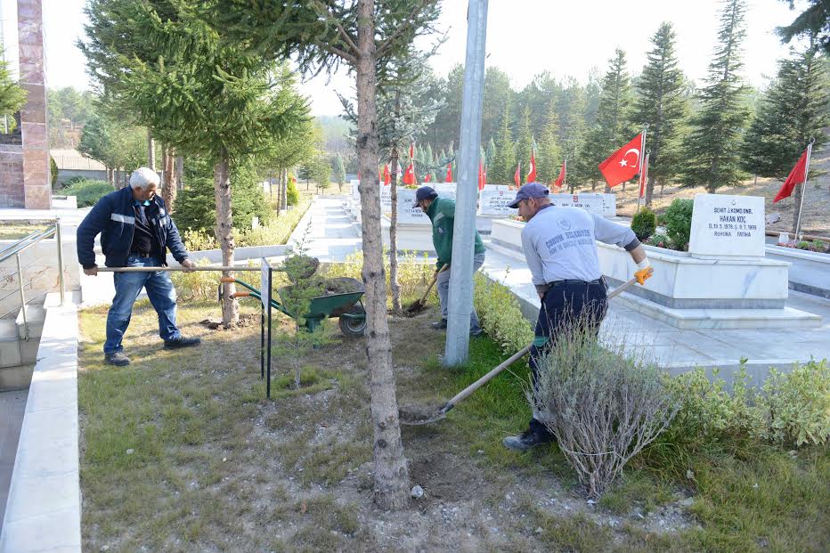 Belediye Şehitlikte çalışmalara hızlı başladı