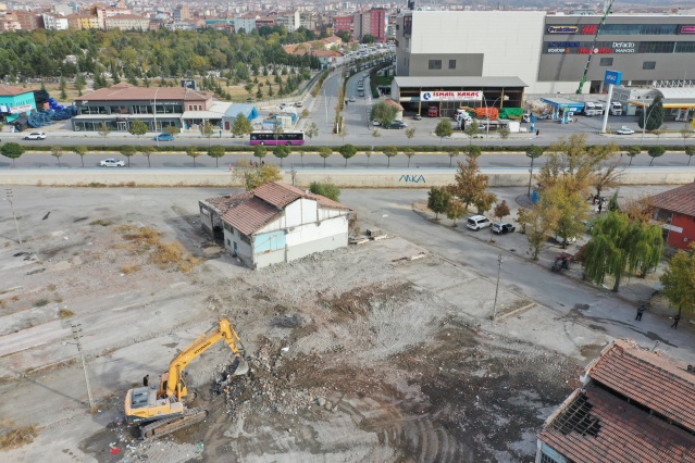 ESKİ SANAYİDE YIKIM DEVAM EDİYOR