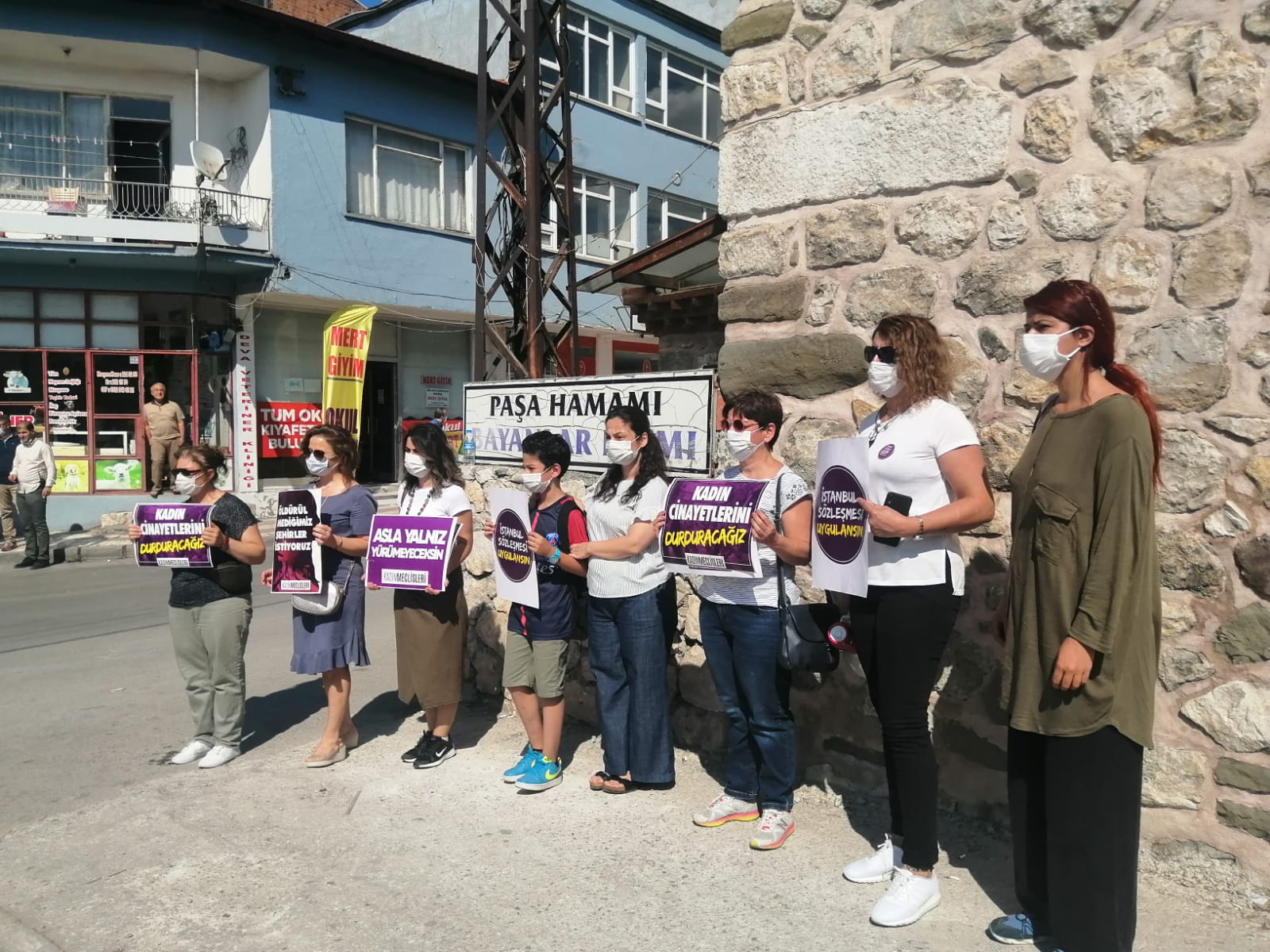 “KATİLLERİ DEĞİL KADINLARI KORUYUN”