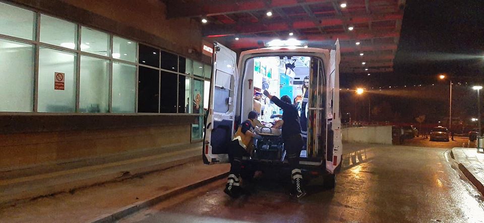 ÇORUM'DA BIÇAKLI KAVGA: 3 YARALI