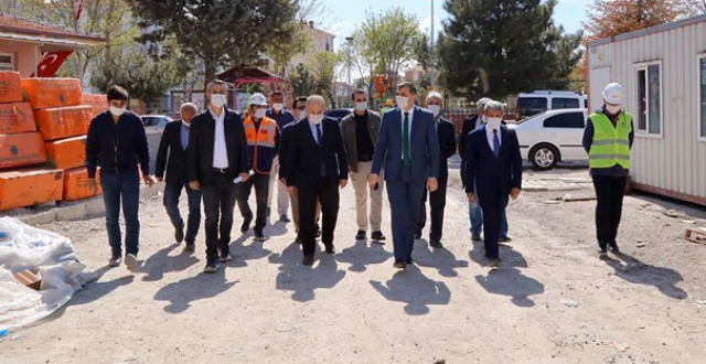 OKUL İNŞAATLARINI YAKINDAN TAKİP EDİYOR