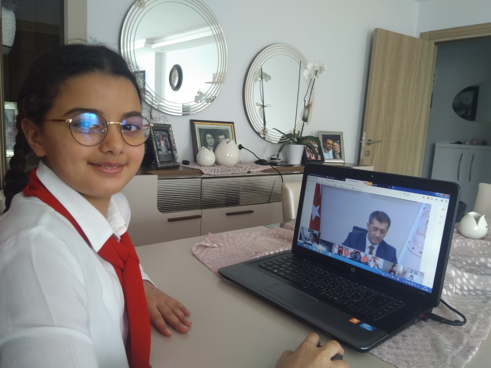 BAKANLA TELEKONFERANSLA GÖRÜŞTÜ