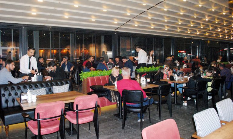  HAVUZBAŞI'INDA KEYİFLİ AKŞAMLAR