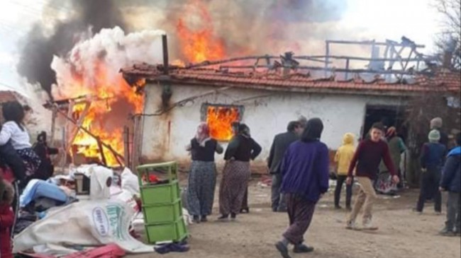 KARABURUN’DAKİ YANGIN KORKUTTU