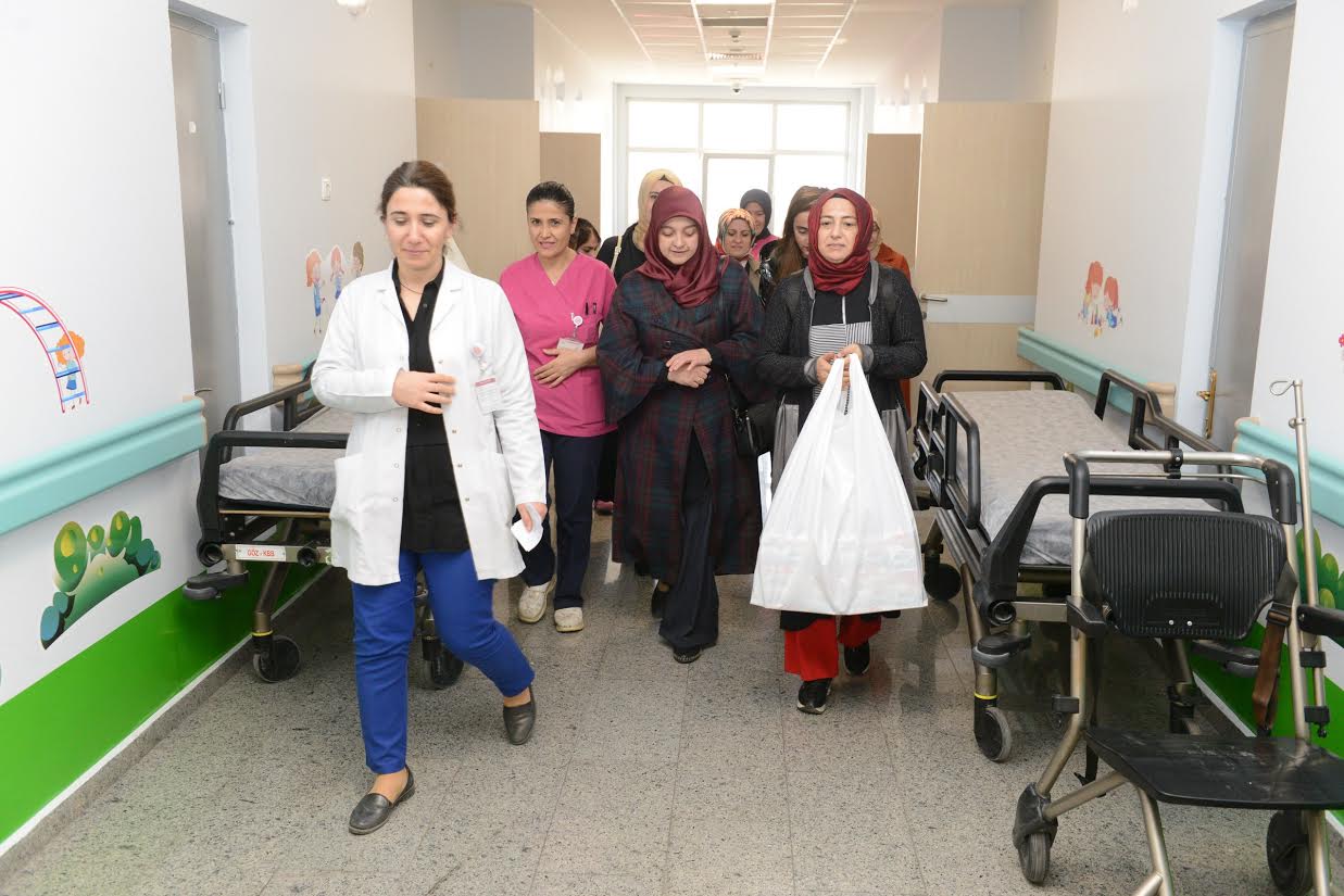 Mazlum coğrafyadaki çocuklarında gülmeye hakkı var